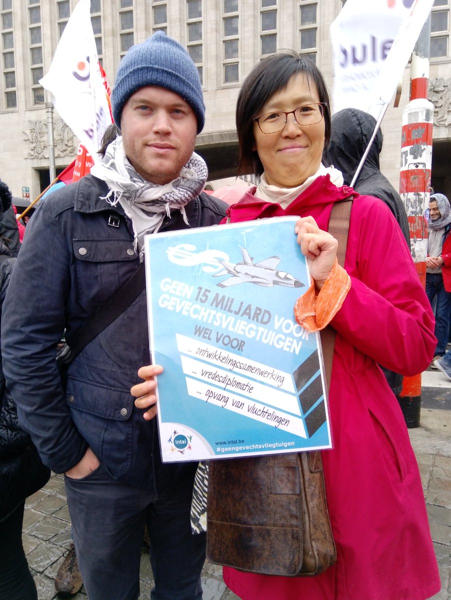 JulieSteendam's tweet photo. Geld voor gevechtsvliegtuigen en niet voor #pensioen? #pensioenmars #2okt @intal_GS https://t.co/5UxeCe17Me