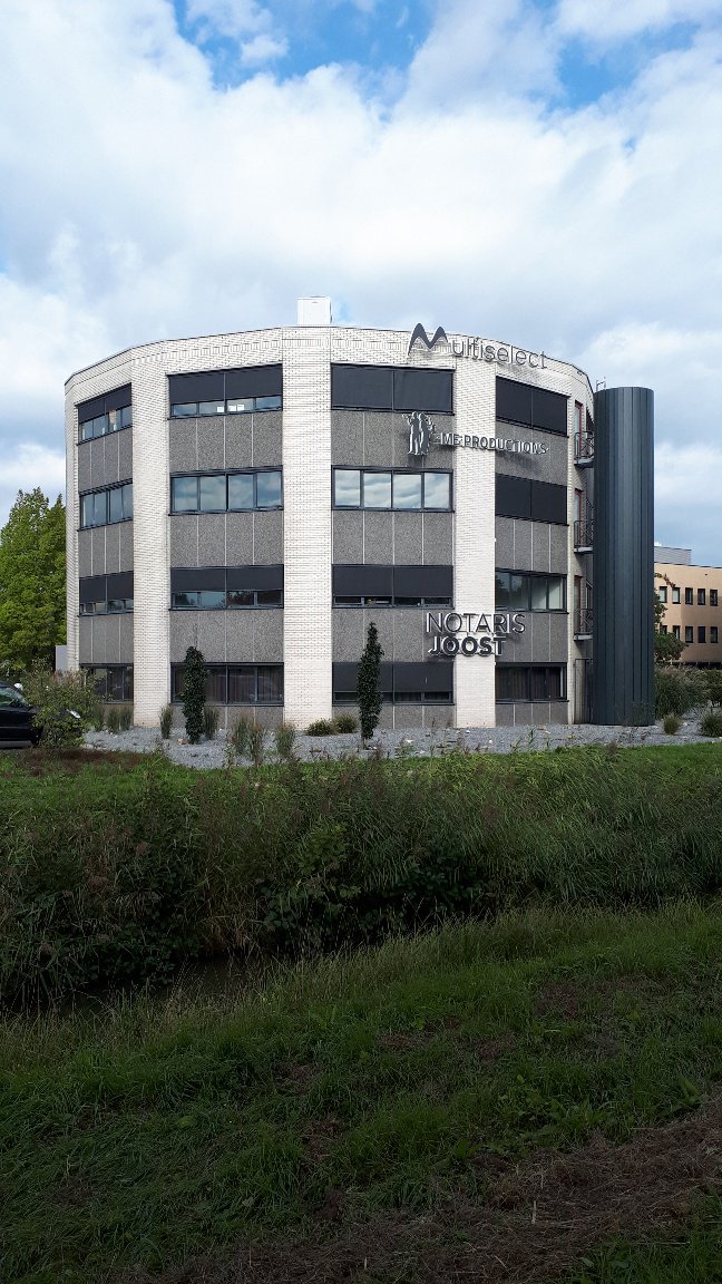 LED Reclame Notaris Joost, Multiselect en ME Productions verzorgt in Meppel op Blankenstein langs de  A32.