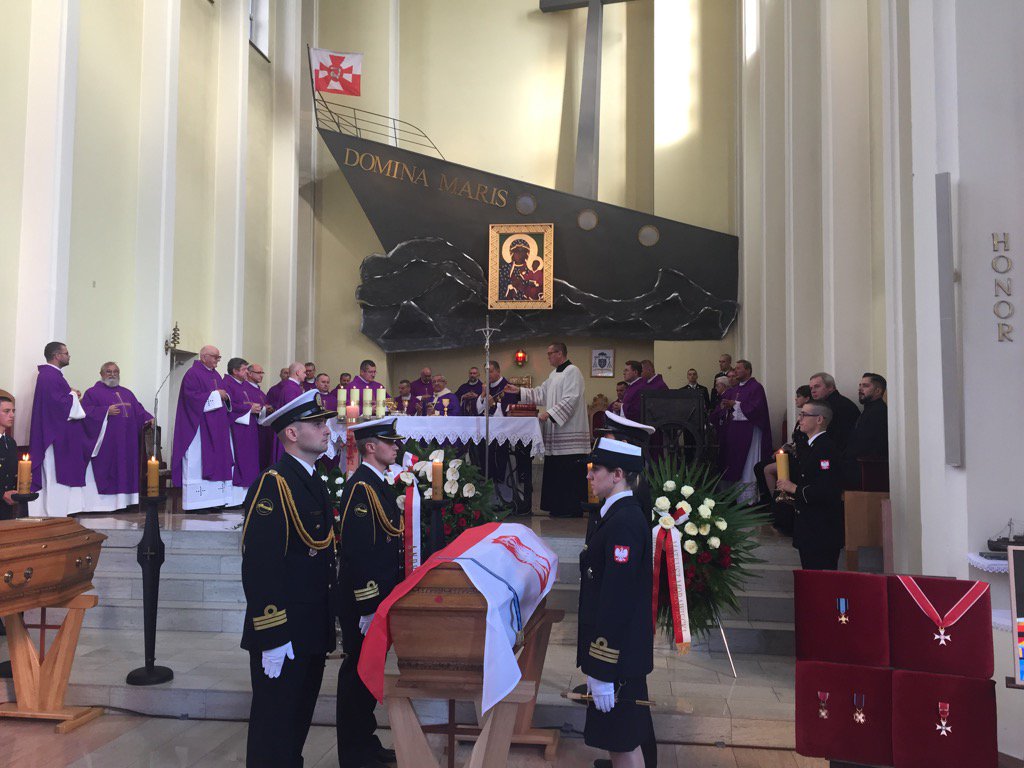 Powrót Dowódcy. Uroczystosci Pogrzebowe w Gdyni sp. admirała Józefa Unruga i Jego Małżonki sp Zofii Unrug <a href="/PremierRP/">Kancelaria Premiera</a>
