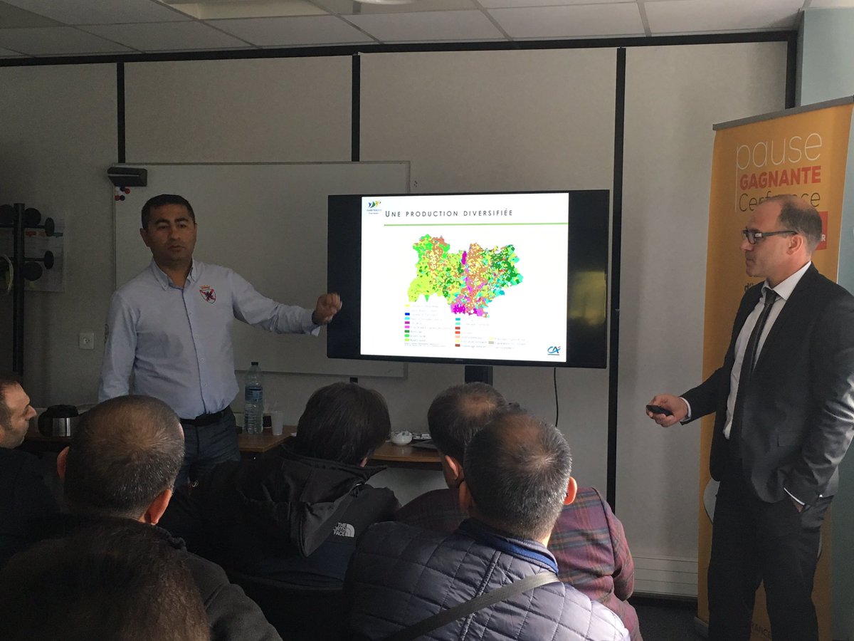 GUILLONNEAU1's tweet photo. Partenariat 🇫🇷🇹🇳 @AFD_France @VakifBank en marge du #SommetElevage en région Auvergne Rhône-Alpes. Merci à @Cerfrance pour la présentation à notre partenaire de ses activités d’appui aux agriculteurs. #Agreenfi #financedurable #cooperationtechnique https://t.co/D5jMekFVlc