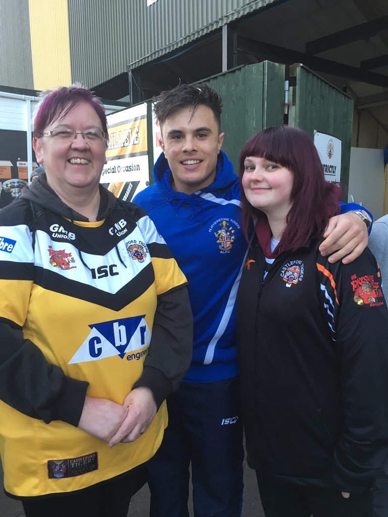 SandraF42's tweet photo. @chandog4 Pleasure to see you play darn tβlane good luck in the future this is a great pic despite the hoodie your wearing lol #flatcapper for a while https://t.co/VLr0yf1VW7