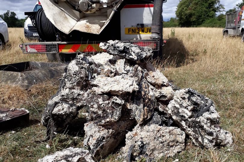 This revolting fatberg was cut out of the sewers below a Leicestershire town leicestermercury.co.uk/news/local-new…