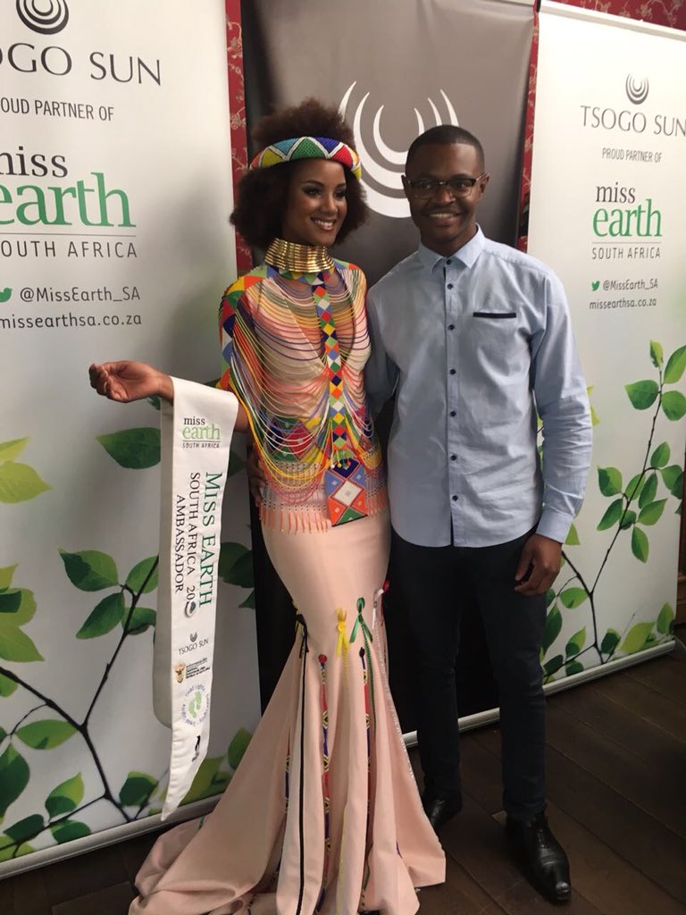 Hypress's tweet photo. The gorgeous #MissEarthSputhAfrica National Costume for the International #MissEarth2018 by @VukaniFashions #MargoFargo https://t.co/iEkG5Nvp4k