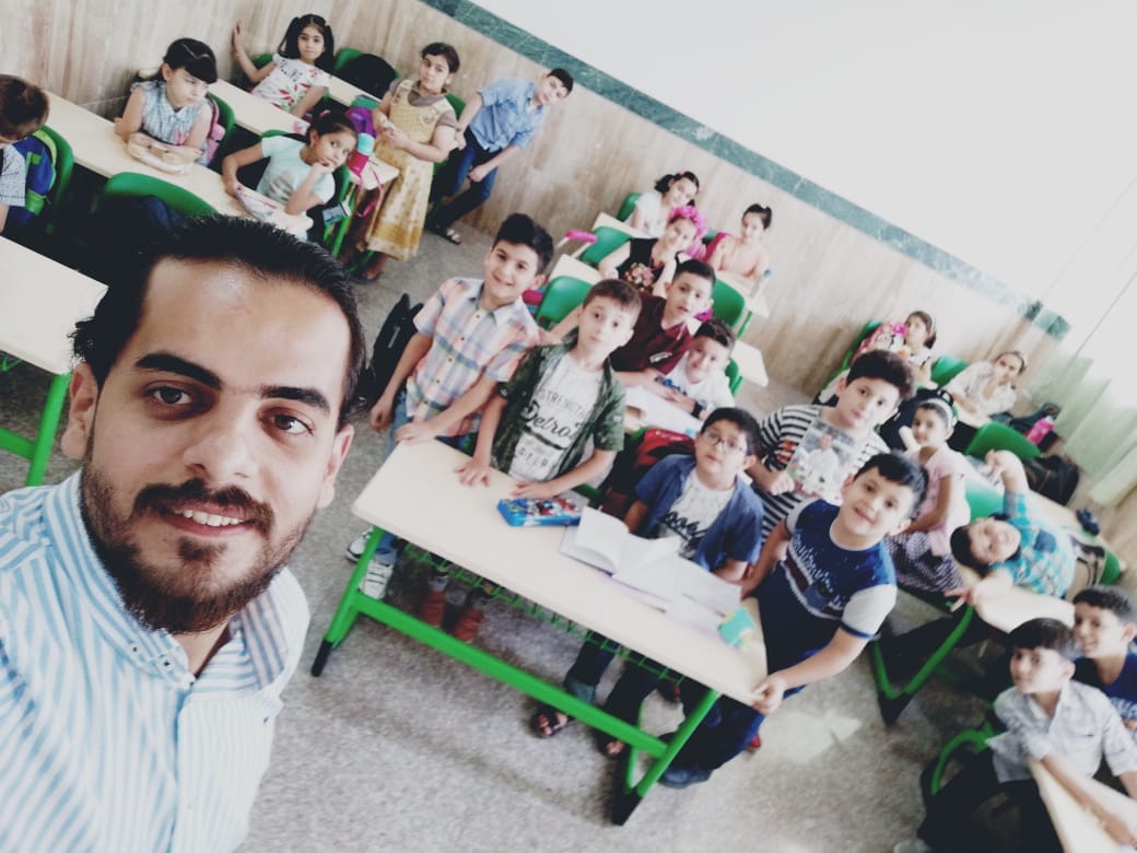RudiVranckx's tweet photo. Aan de kunstacademie van Mosul is het nieuwe schooljaar begonnen. Dat ze verdorie lang hebben moeten wachten op hun studenten, maar dat het het waard wordt. Veel succes, mannen! #imaginemosul https://t.co/QKscjqGL2o