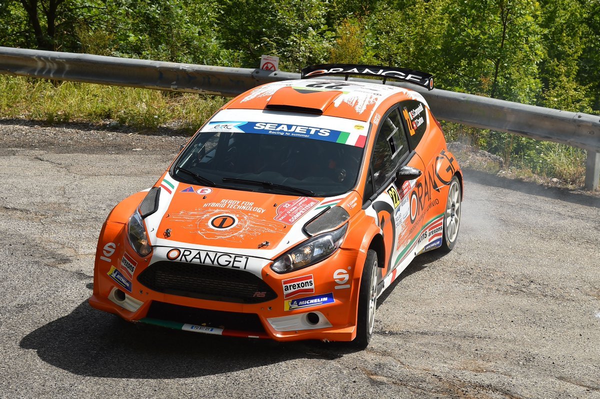 CIRally's tweet photo. Sempre ad un passo da... @SimoCampedelli alfiere @Orange1Racing gommato @Michelin, è terzo in classifica @CIRally con 52 punti
L’eterna promessa del rallismo italiano al @RallyDueValli, si gioca molto di più di un “semplice” tricolore.
#sfidafinale ➡ https://t.co/elceRaRGU8. https://t.co/MX3p1Dt3J5