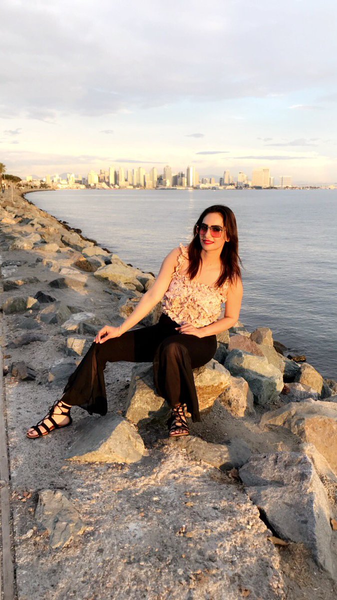AnchorPiya's tweet photo. #Day16 #USA #Trip #EndingUp #SanDiego #Hopping #WaterSports ...#Outfit #AllureClosetByDeepikaSethi Deepika Nagpal Sethi https://t.co/3MiZ9Bb7UA