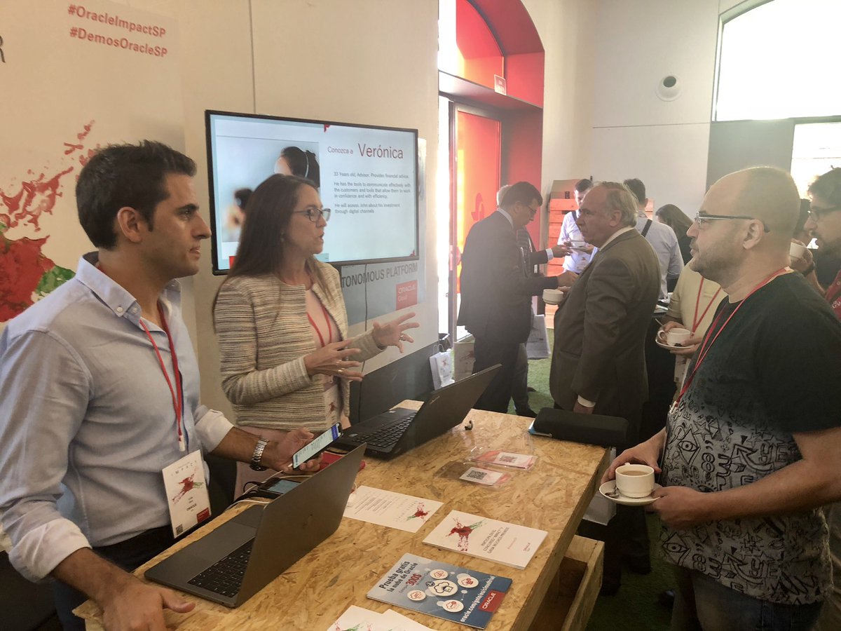 pedrollamasflor's tweet image. Contact Center demo on fire !! with @luisfilsilva and @vrdlvega at #OracleImpactSP #DemosOracleSP