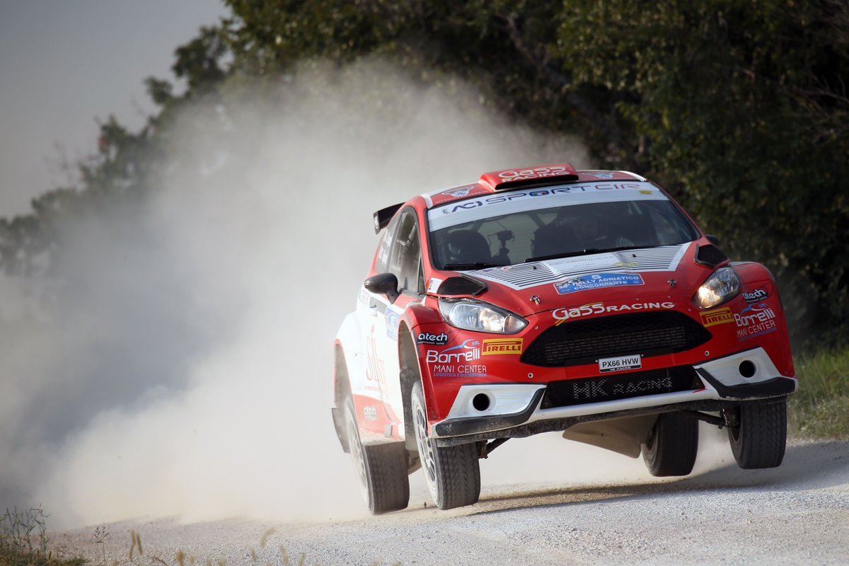 CIRally's tweet photo. E’ la vera sorpresa del @CIRally 2018. @Crugnola_Andrea.
Con un budget decisamente inferiore a quello degli altri, il pilota @FORDracingIT gommato @Pirelli è quarto in classifica con 45 punti, Comunque vada il “suo” tricolore lo ha già vinto.
https://t.co/elceRaRGU8
#sfidafinale https://t.co/QtrOV3Pbr4