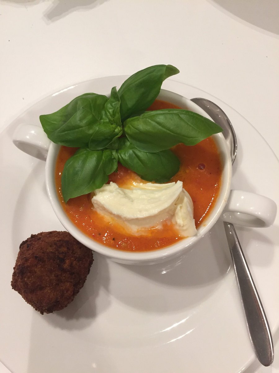 Kücheninsel-Workshop 
für die Landesgruppe Burgenland des Berufsverband der österreichischen Psychologen. 
„Kochen für Körper und Seele“ in der Genussakademie in Donnerskirchen!
#neverstopexploring

©️photography by Mag. Sandra Gerö