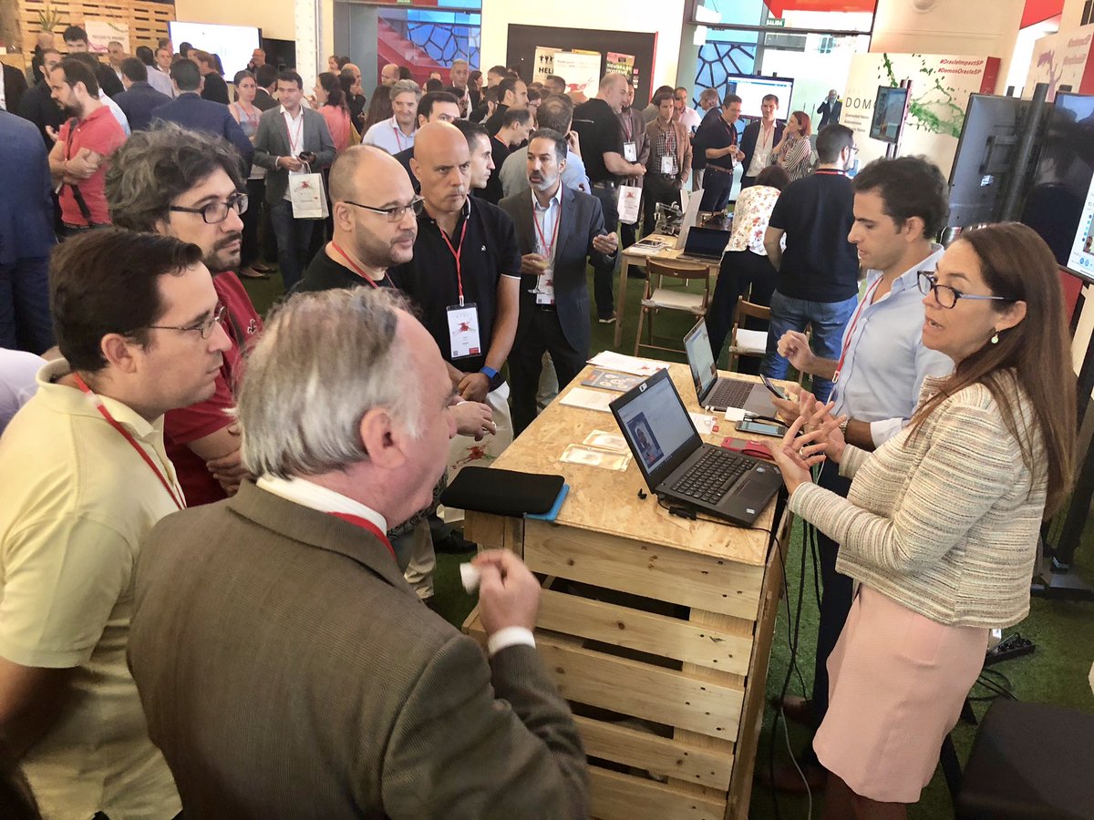 pedrollamasflor's tweet image. Explaining how intelligent bots, visual IVRs, assisted chat, screen sharing and video call drive customer experience im the contact center by @luisfilsilva @vrdlvega at #OracleImpactSP #DemosOracleSP @oracle_es