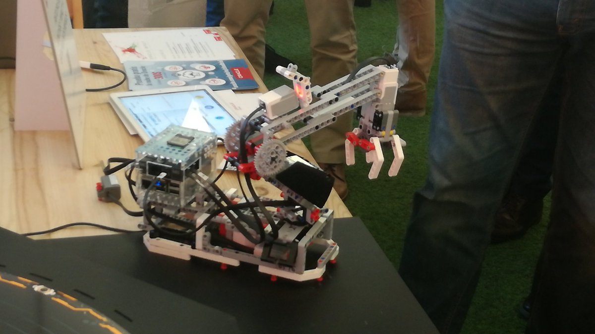 atesohi's tweet image. #OracleImpactSP #OracleDemosSP 
La #InteligenciaArtificial al servicio de la Industria 4.0 
#predictivemaintenance, #Blochain y #IoT permitiendo impedir que falle la #suplychain. Gracias @oracle_es!  Llevando de la mano a @Avanza_ES al Top de la Innovación!