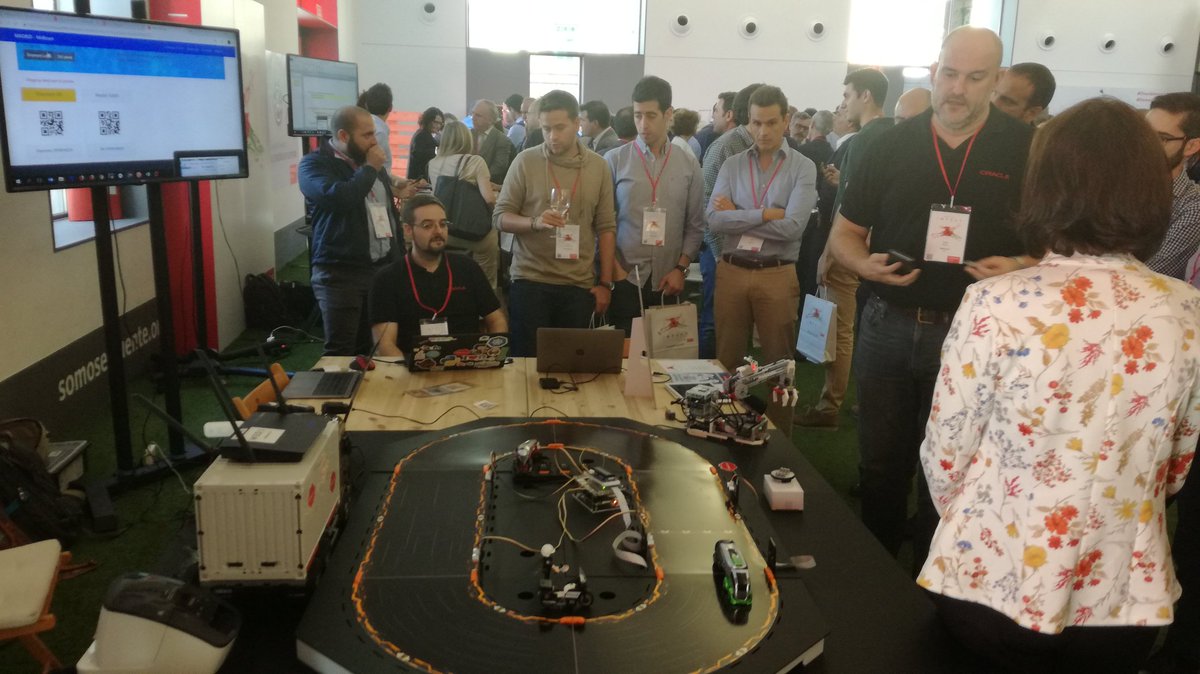 atesohi's tweet image. #OracleImpactSP #OracleDemosSP 
La #InteligenciaArtificial al servicio de la Industria 4.0 
#predictivemaintenance, #Blochain y #IoT permitiendo impedir que falle la #suplychain. Gracias @oracle_es!  Llevando de la mano a @Avanza_ES al Top de la Innovación!