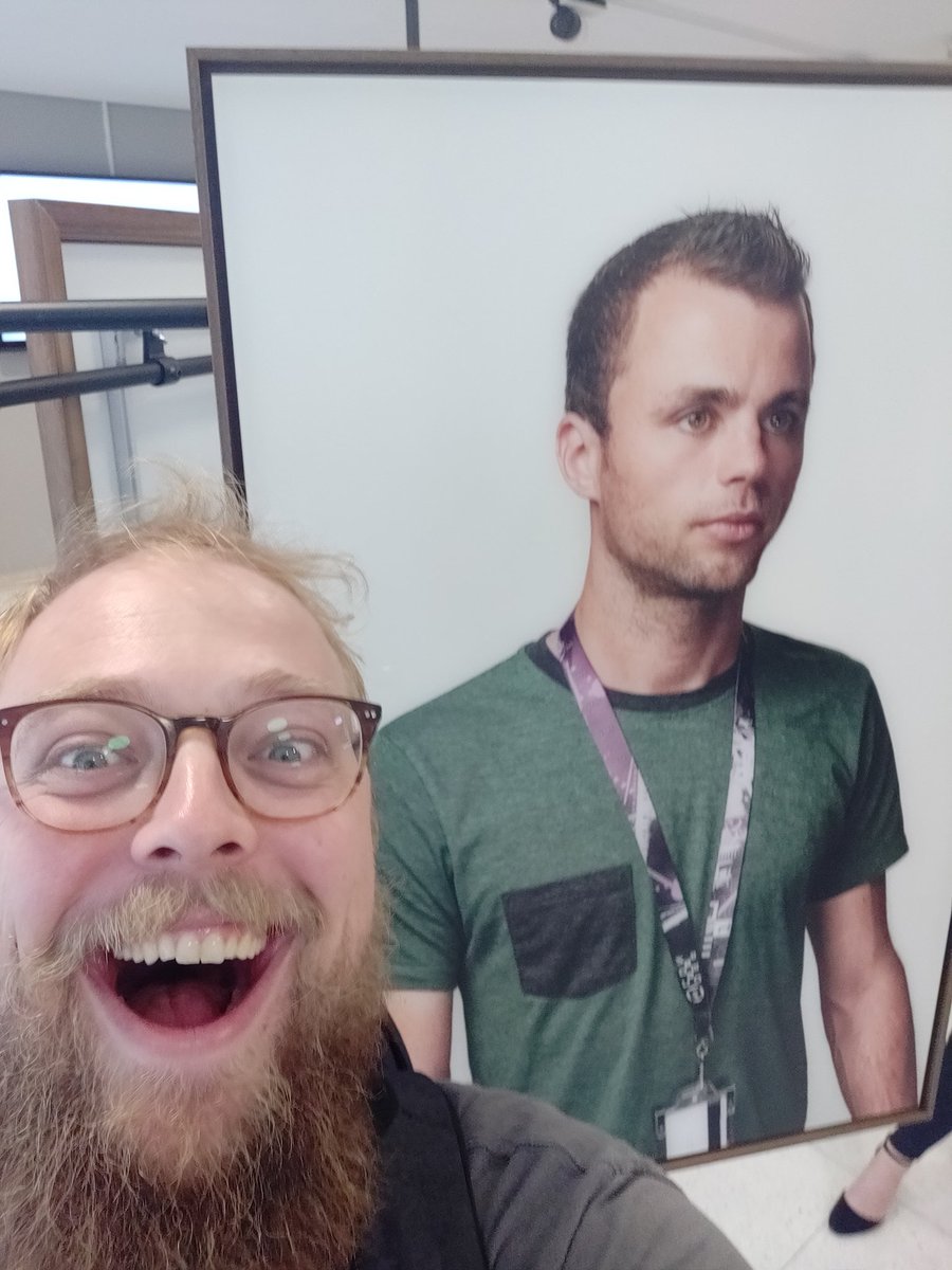 rikvduijn's tweet image. Woei! #hackershandshake