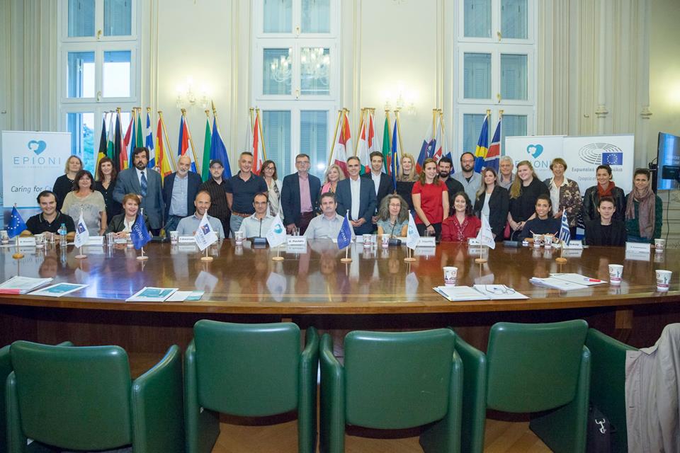 iMedPhysAUTH's tweet photo. #familyphoto from last Friday's "Caring for #Carers" #DayConference, held by @ngoepioni at @EP_Hellas, focusing on young carers and the #challenges, faced in a changing world. Phd student Evangelia Romanopoulou and research associate @TeoSavv represented our #Lab to this event. https://t.co/po1xg4LJi7