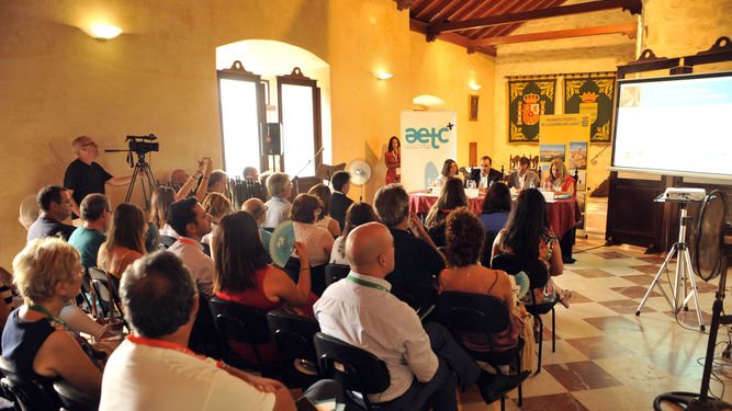 AETCadiz's tweet photo. En esto del #patrimonio #JuntosSomosMás ... ¡Y en el #turismo en general! 👏🙂 https://t.co/rqT7BRLvER vía @diariocadiz
#aetc #aetcadiz #aetcimparable #jornadas #Turismo #Cádiz #CádizTurismo #Empresas #EmpresasTurísticas #Empresarios #Emprendedores #ponentes https://t.co/0rRfgdK41l