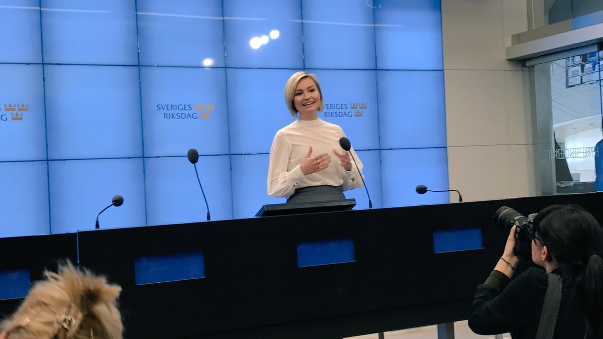 Ebba Busch On Twitter Det Forsta Jag Kommer Gora Ar Att Ge Viktorbk Uppdraget Som Gd For En Ny Odmjukhetsmyndighet Tackar Han Nej Sa Far Jag Val Gora Aven Det Sjalv Men