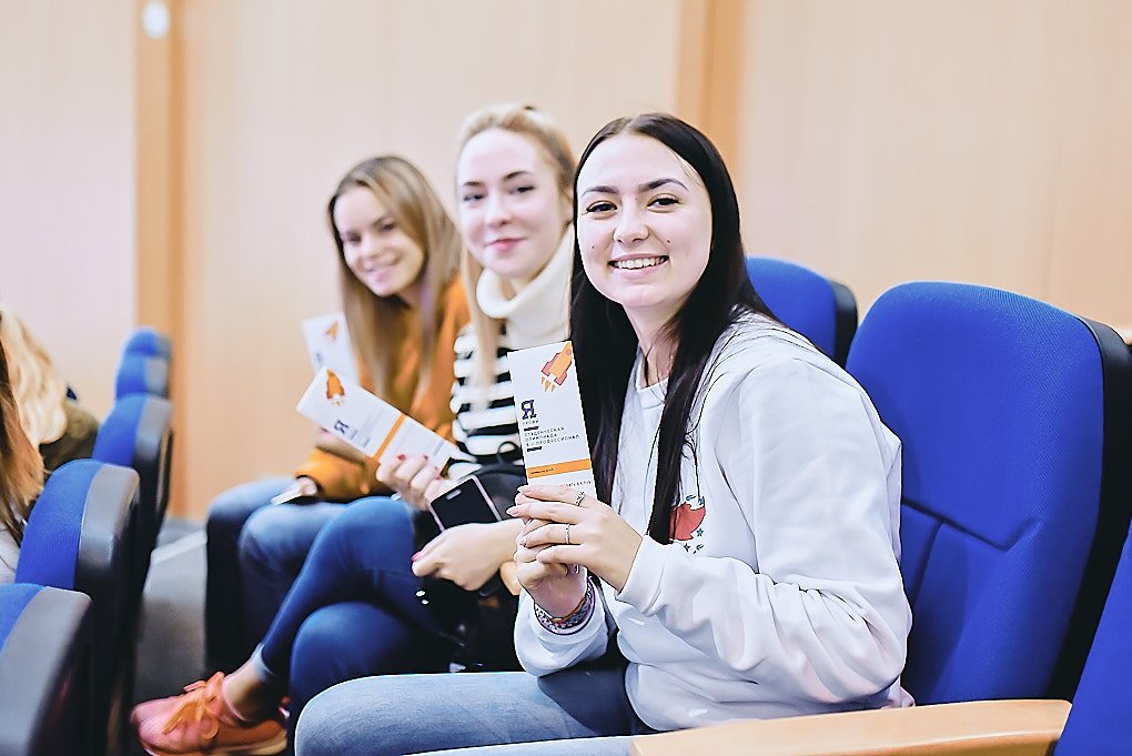 yaprofessional's tweet photo. Привет из Владивостока! Открыли образовательную offline-программу олимпиады по soft skills тренингом «Скажи мне свою цель, и я скажу, кто ты!» #япрофессионал #iprofi #softskills https://t.co/LmKTfw9aAW