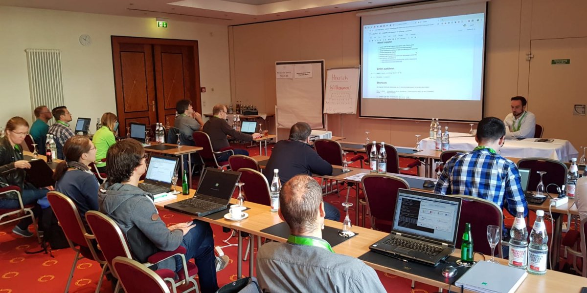 python_summit's tweet image. Volle Konzentration bei unserem #Python_Summit Workshop mit Michael Zickert: „Daten analysieren und transformieren mit #Python“!