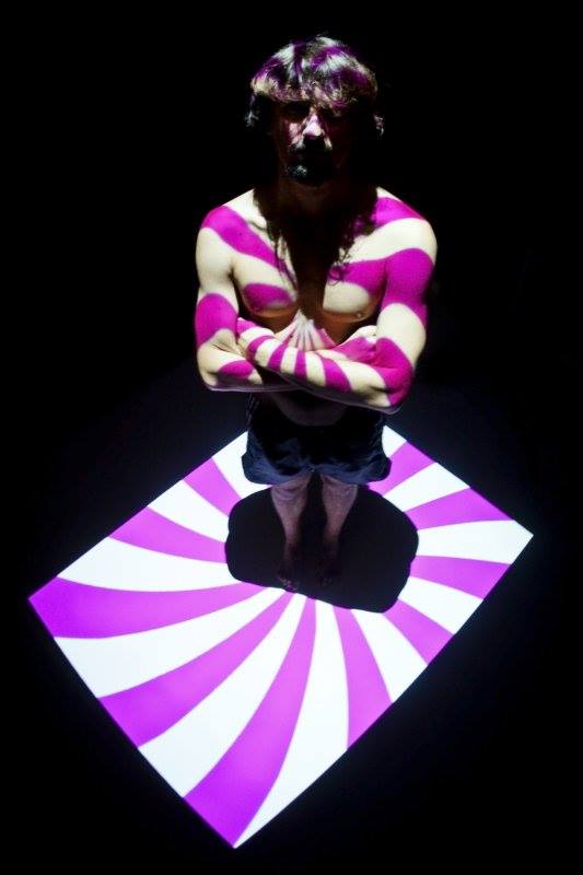 Matteo Tony è il protagonista di un esclusivo house concert in cui abbinerà le sue canzoni ai brani più conosciuti di Bob Marley.
A seguire un dj-set reggae e dance hall.
Si terrà a Cerano (NO), piazza libertà 5, dalle ore 18.30 aperitivo, live ore 21.
Contributo artistico di 5€