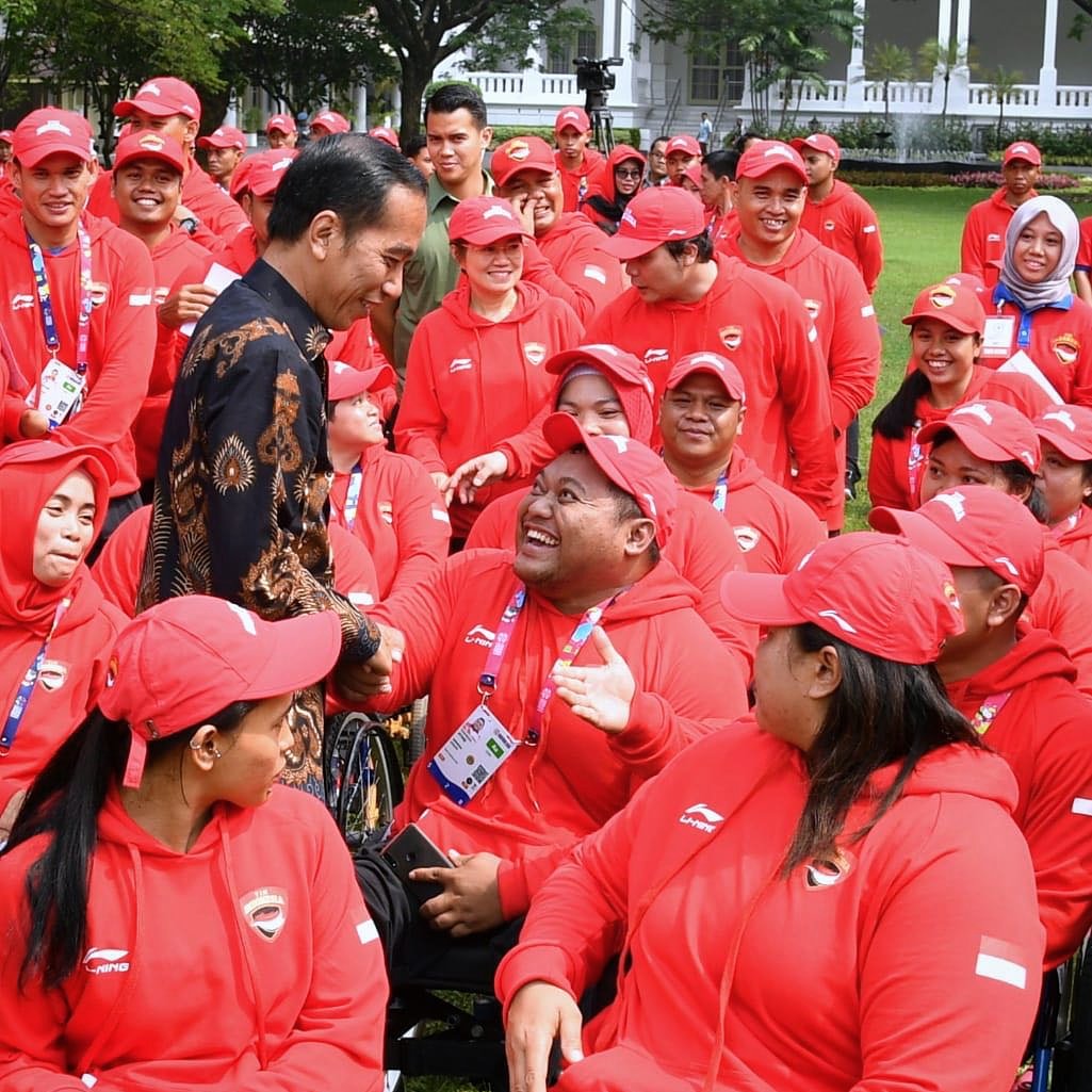 jokowi's tweet image. Melepas kontingen Indonesia yang akan turun berlaga di Asian Para Games 2018 di Jakarta. Sebagai tuan rumah, Indonesia menurunkan sebanyak 296 atlet yang akan berlaga di 18 cabang olahraga. Targetnya delapan besar dan 16 medali emas.

Selamat berjuang.