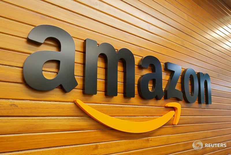 ReutersBiz's tweet photo. JUST IN: Amazon raises minimum wage to $15 for all U.S. employees, including full-time, part-time, temporary and seasonal. https://t.co/GGv3Rlr3PX