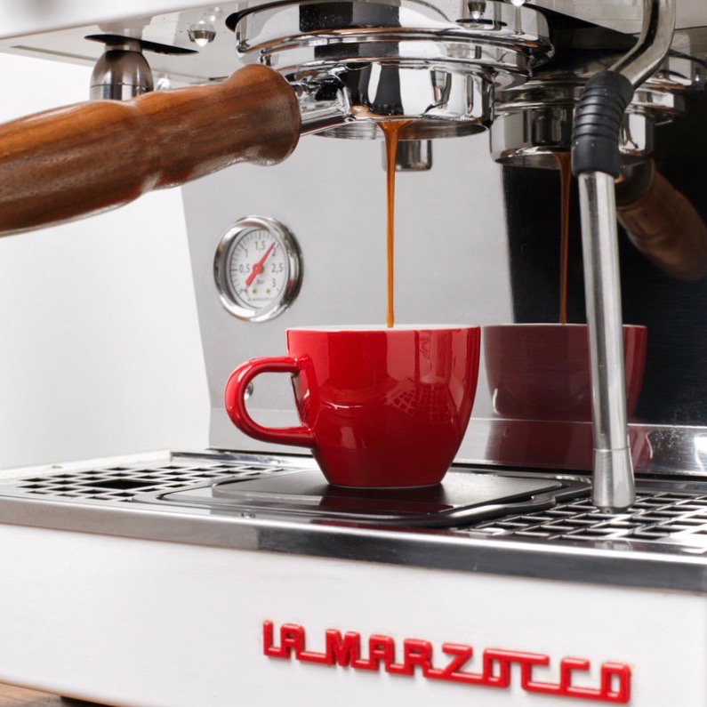 Linea Mini inställd och klar, redo att brygga din morgonespresso 😍 📷: <a href="/lamarzoccohome/">La Marzocco Home</a>
#coffeedaily #lineamini #handmadeinflorence #lamarzocco #espressospecialisten