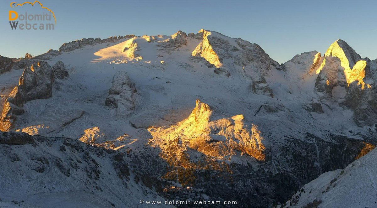 #Webcam spettacolari questa mattina in #ValdiFassa con la #neve fresca caduta questa notte #dolomiti <a href="/DolomitiMeteo/">Dolomiti Meteo</a>