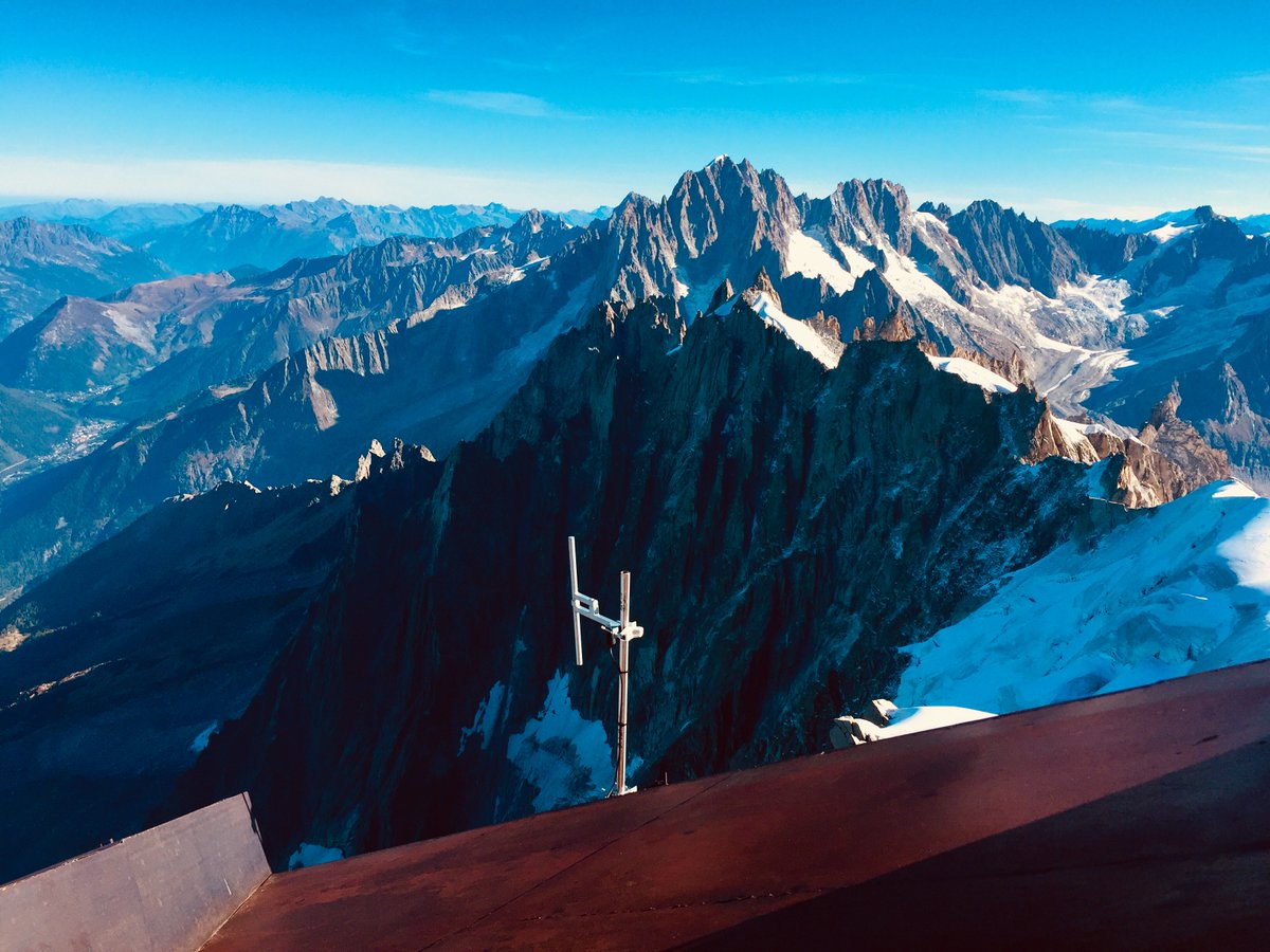 F4CZX's tweet photo. Maintenance automnale à l'Aiguille du Midi #cmb #sysoco @KathreinGroup @JvcKenwood_Fr https://t.co/YMQ8B2txD1