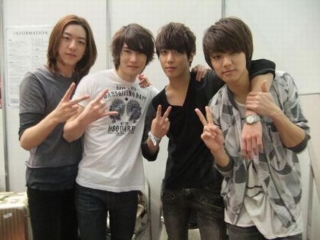 minyongshee's tweet photo. Yung nag notif ang memories ng mga kaibigan mo dati. Hahahaa letcheee natatawa ako sa mukha nila way back 2010 😂😂😂 naalala ko lang mukha ng Boys...
#emo https://t.co/qPqHe1wUFH