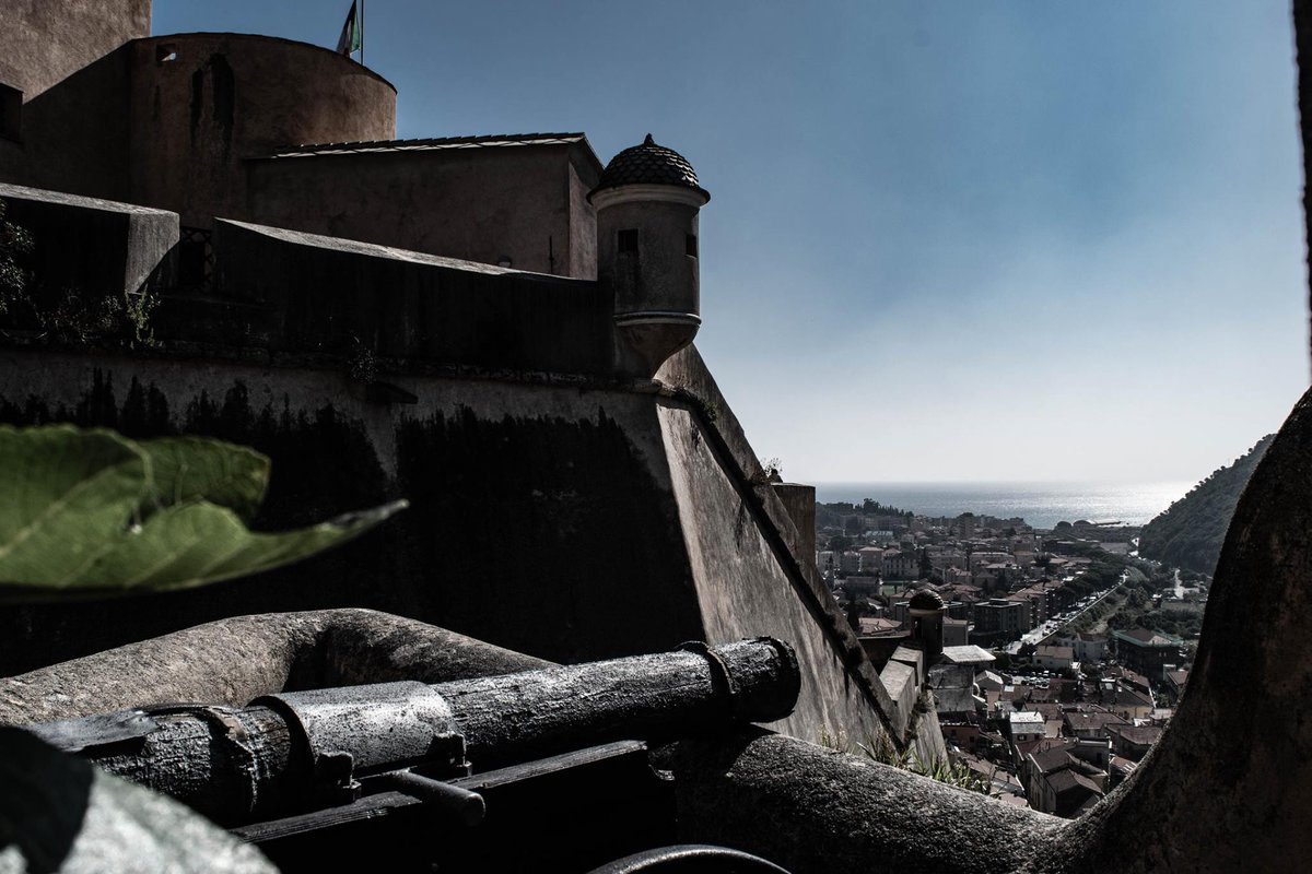 ideedituttounpo's tweet photo. Finalborgo è anche un Borgo stupendo anche senza festival. E molto vivo in ogni stagione. Parola chiave: Destagionalizzare #ad @CIMAFoundation  #Interreg #SustainableTourism #maritimecooperation #Liguria #lamialiguria #Ecostrim @EcoStrim @liguriaonline https://t.co/7ub5dOSZvj