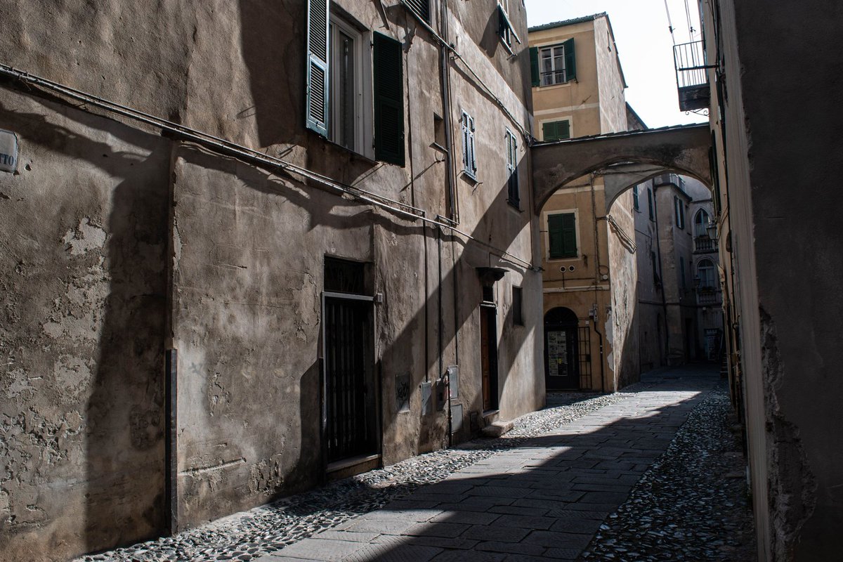 ideedituttounpo's tweet photo. Finalborgo è anche un Borgo stupendo anche senza festival. E molto vivo in ogni stagione. Parola chiave: Destagionalizzare #ad @CIMAFoundation  #Interreg #SustainableTourism #maritimecooperation #Liguria #lamialiguria #Ecostrim @EcoStrim @liguriaonline https://t.co/7ub5dOSZvj