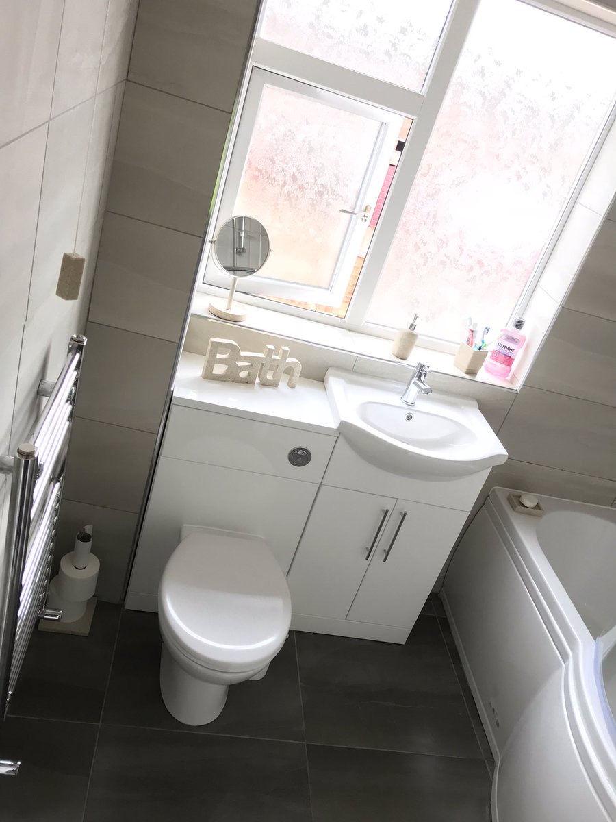 ross_tiling's tweet photo. #rosstiling bathroom refit https://t.co/mKZC5nOE0W
