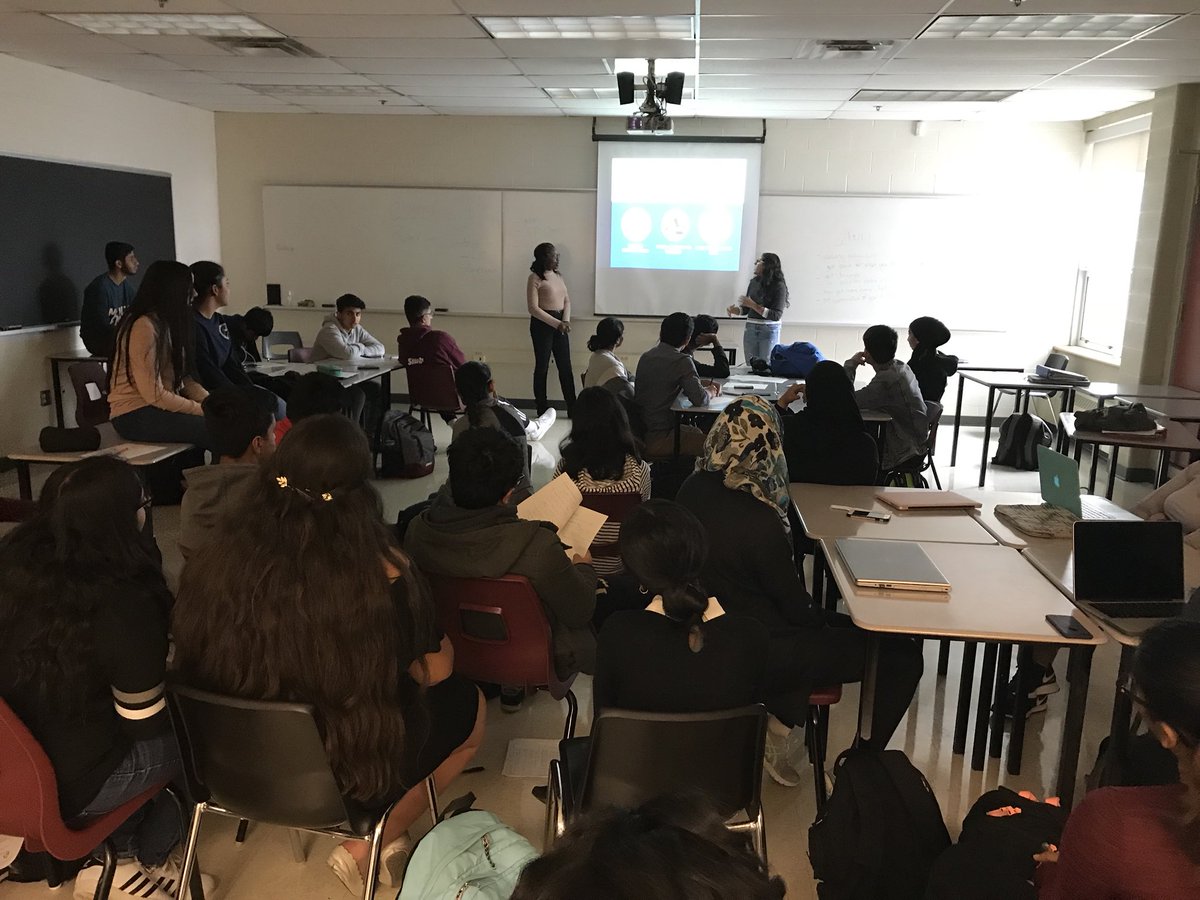 Ms_Bartello's tweet photo. So many awesome things happening at @HMBSSBlizzards during lunch #chessclub #unmodel #hbrocks @gayle_lola https://t.co/p2anQwKP9C
