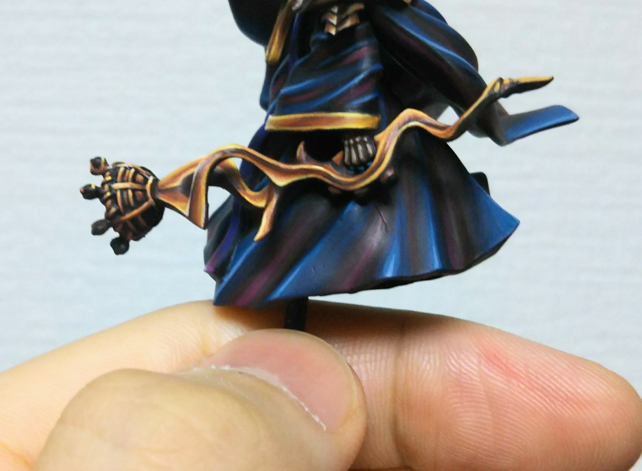 北山 優介 Yusuke Kitayama 指乗りサイズのアインズ様ミニチュア 最終回の放送には間に合いませんでしたがペイントを進めています O スタッフ オブ アインズウールゴウンが非常に複雑な造形ですね まだまだ塗り込んでいきます 毎週楽しみにしてい