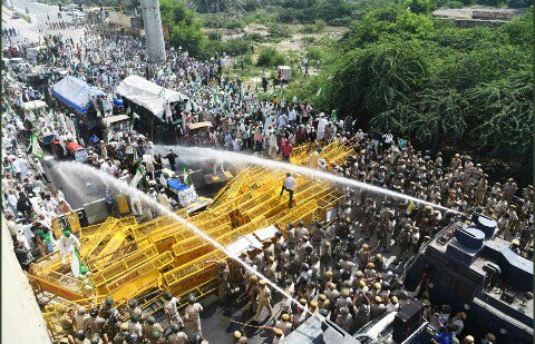 लाल बहादुर शास्त्री जी ने जय जवान जय किसान का नारा दिया ।  आज जवान और किसान आमने सामने