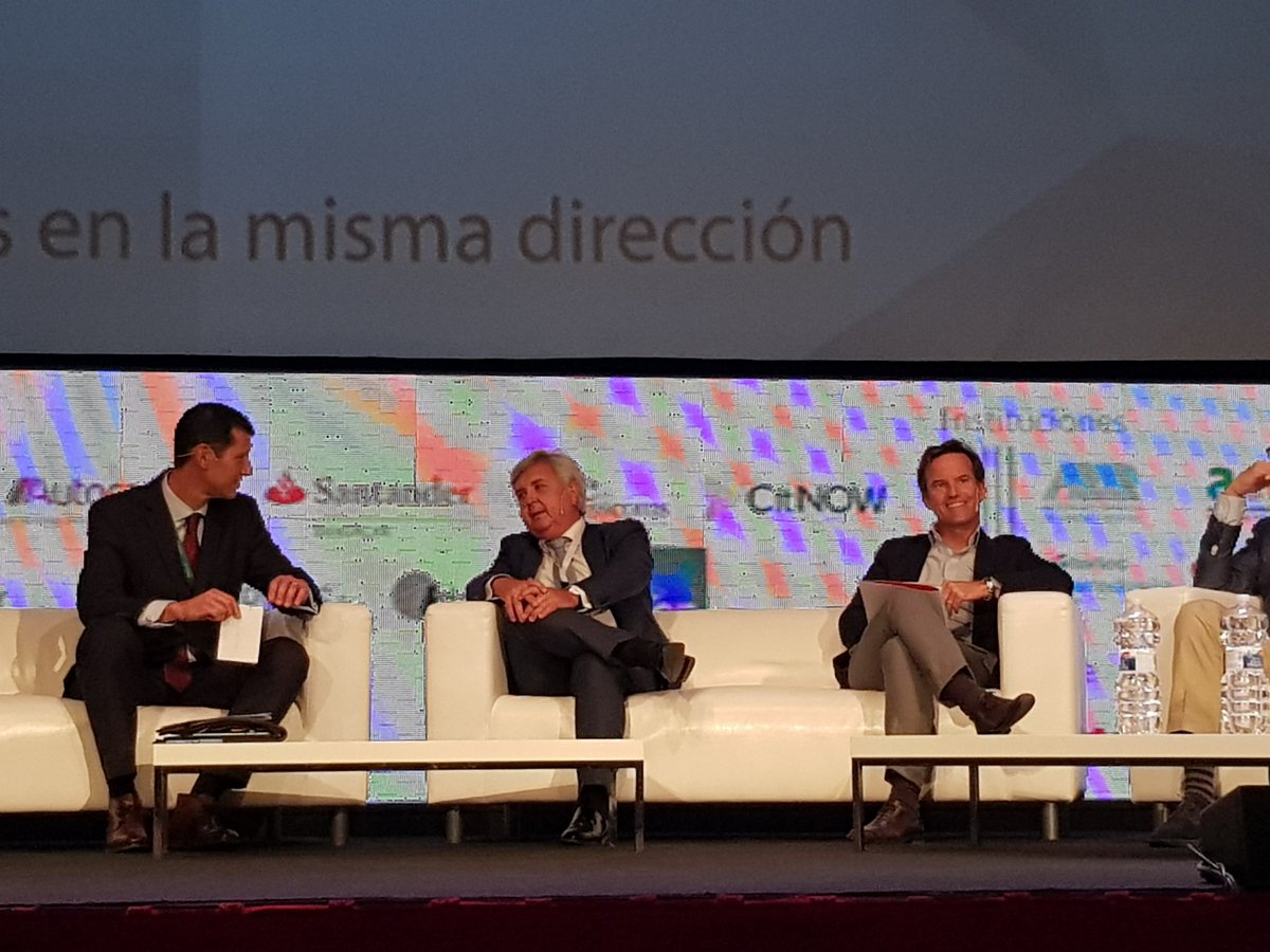 Autocasion's tweet photo. No existe un usuario asignado a un solo canal de #movilidad Todos usamos carsharing, alquilamos, tenemos nuestro coche... Movilidad del futuro en #FORO2018 https://t.co/htHiEENVTM