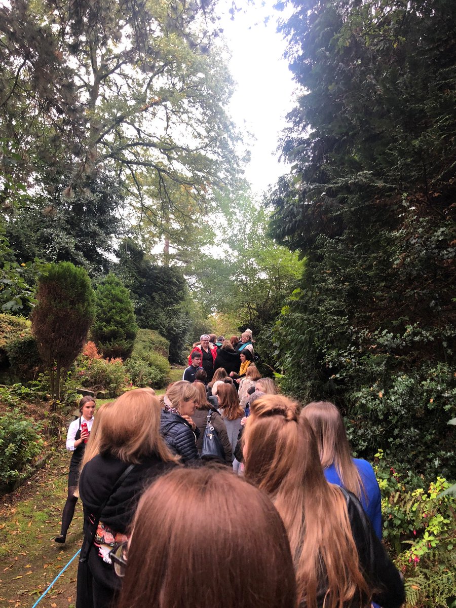 rachp6891's tweet photo. #viewfromthequeue @GaryBarlow #abetterme #ThorntonManor https://t.co/cM3b58GNS5