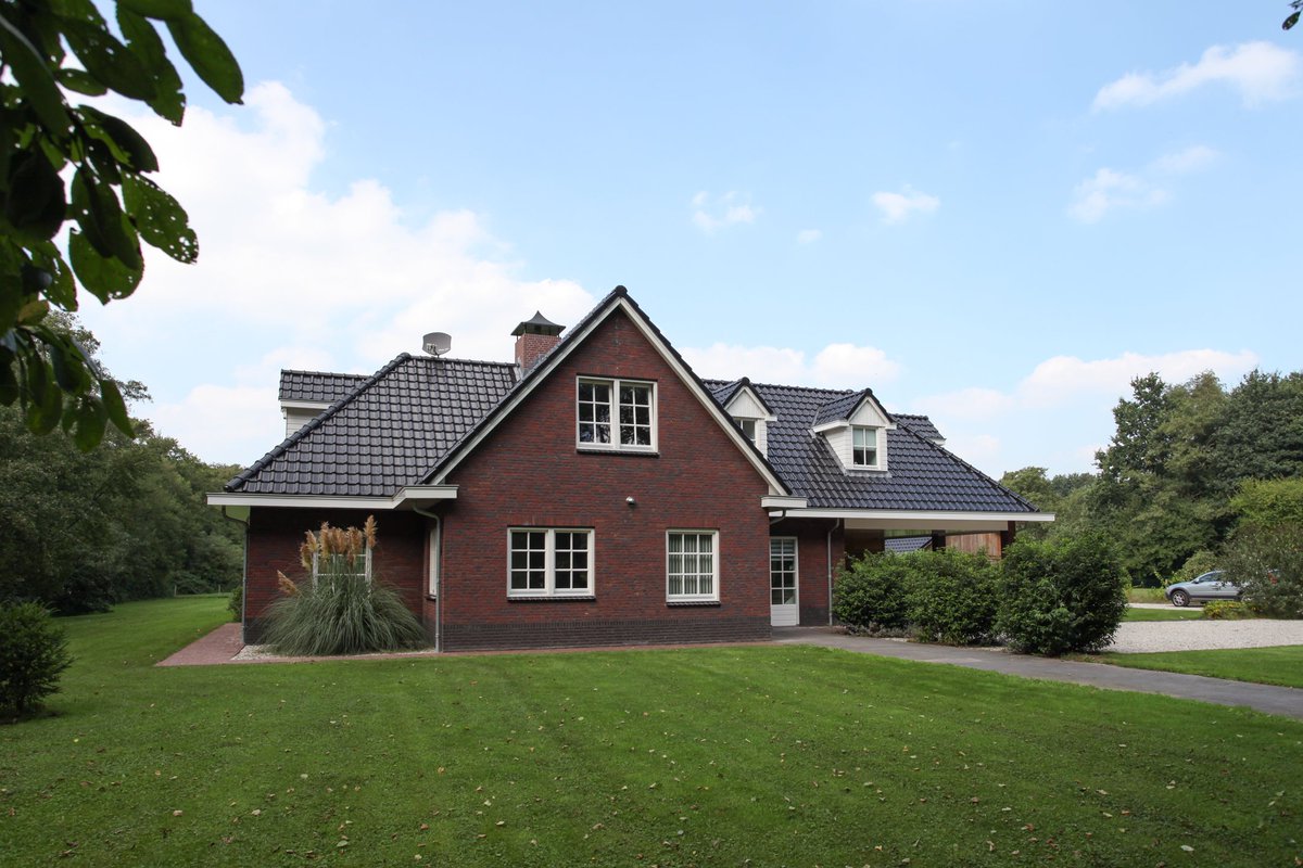 weghorstonline's tweet image. #PRIJSVERLAGING Vrijstaand landhuis gelegen aan de #Kloosterweg 4c te #Almelo. Nu vraagprijs: € 945.000,= k.k.  inclusief eigen natuurgebiedje ;-). Een belevenis om rond te mogen lopen en dat mag u ook mits geïnteresseerd. Aanstaande zaterdag: OPEN HUIS van 11.00-15.00 uur.