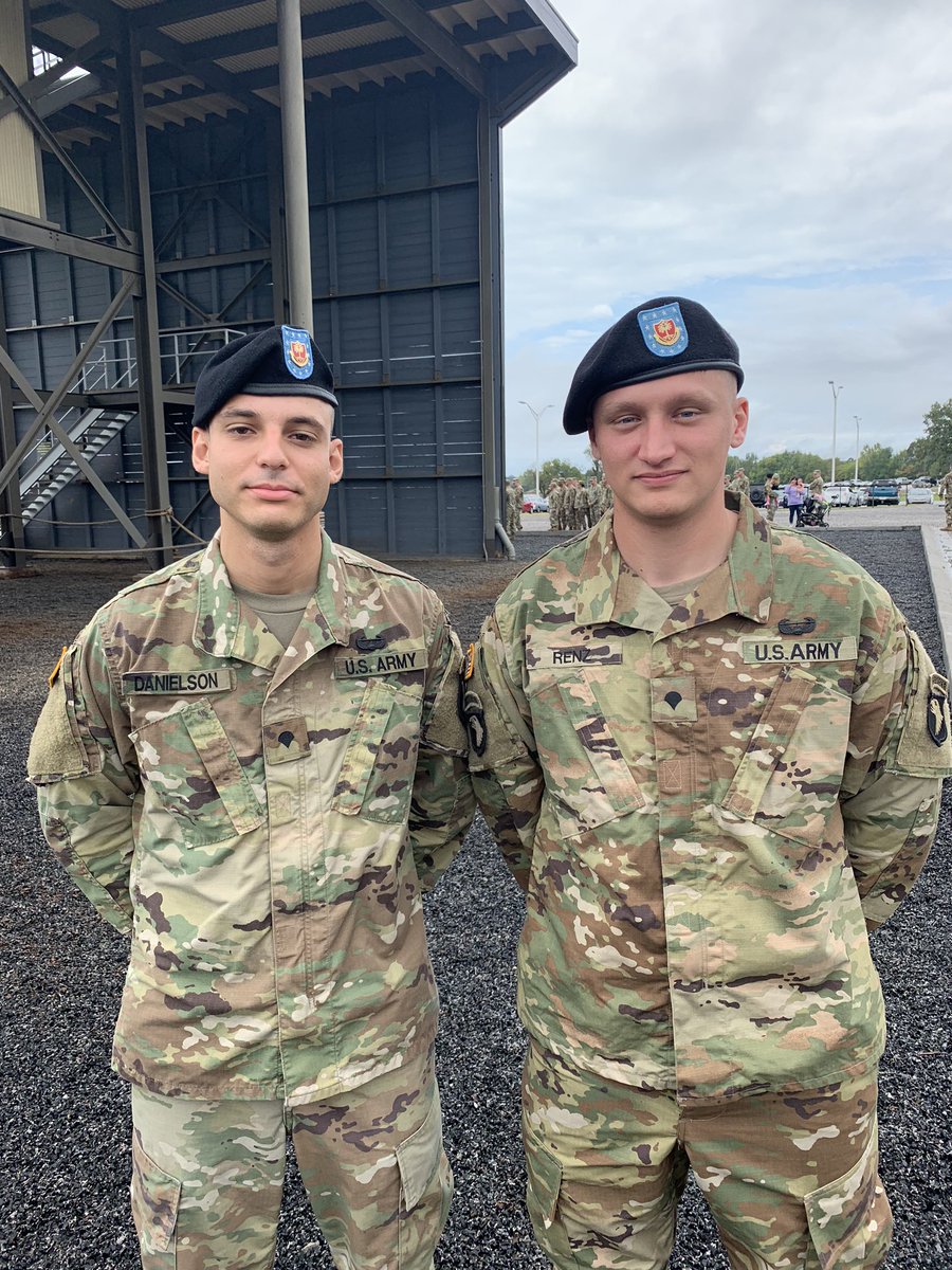 TheRealWarFires's tweet photo. Congratulations to WAR FISTs newest Air Assault qualified Soldiers SPC Danielson and SPC Renz! #WarFires #RedKnightRakkasans #MenOfWar ⛩ https://t.co/pkgiKQ9Z6q