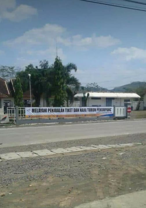 SAriawan___'s tweet photo. @KAI121 @fatkur1979 Lalu foto banner yg tersebar di medsos ini HOAX donk min? https://t.co/OCsrMfLfq4