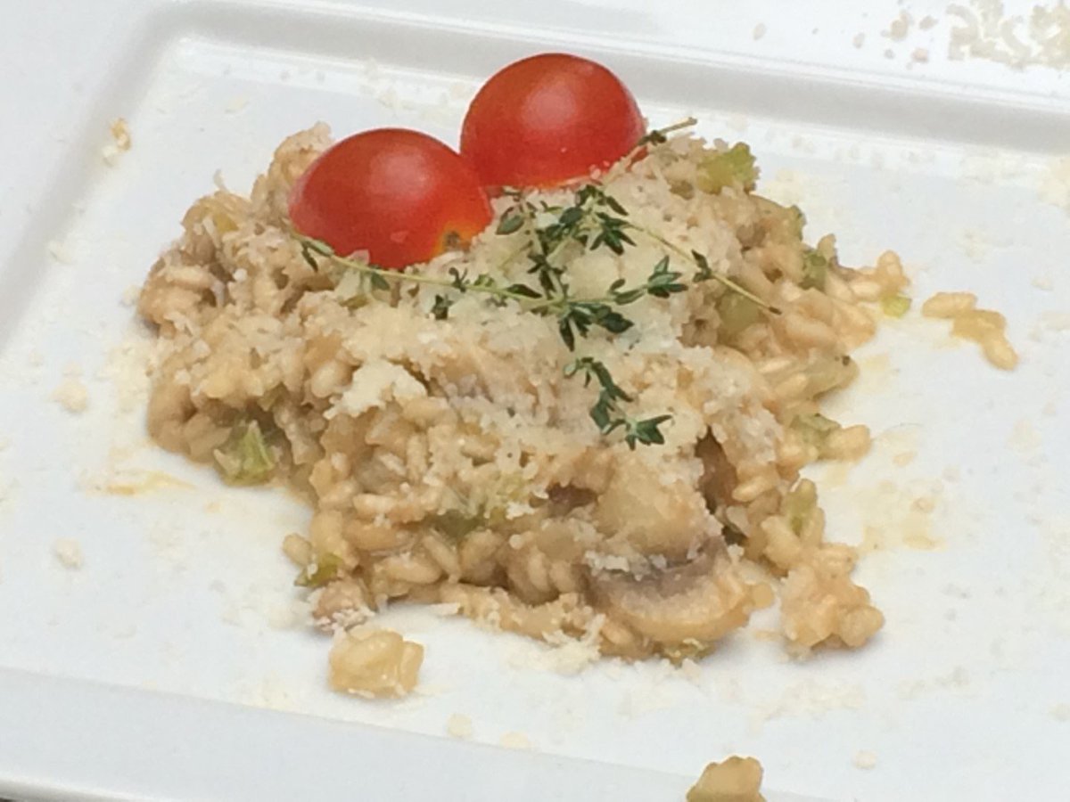 PrincethorpeCol's tweet photo. Congratulations to @fisherhousepc who won the @pcsixthform Ready Steady Cook @PrincethorpeHse challenge this lunchtime with a mouth-watering risotto! Super culinary skills on show by all #pcsixthform #princethorpeandme https://t.co/MLjGMWEl0T