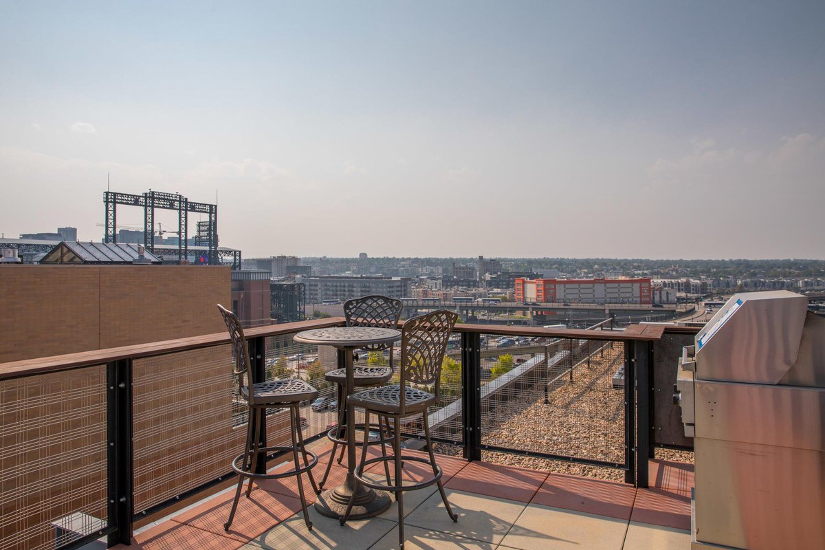 RuleProperties's tweet photo. #JustSold in the #StadiumLofts ! This quintessential loft is updated and stunning with 1BD, 1BA, 871sqft, 1pkg & storage $410,000 #RooftopDeck #RuleProperties #LIVSothebys #LIVSothebysRealty #SothebysInternationalRealty #DenverLofts #Denver #Rockies #LoftLiving https://t.co/q7Eenlq5I4