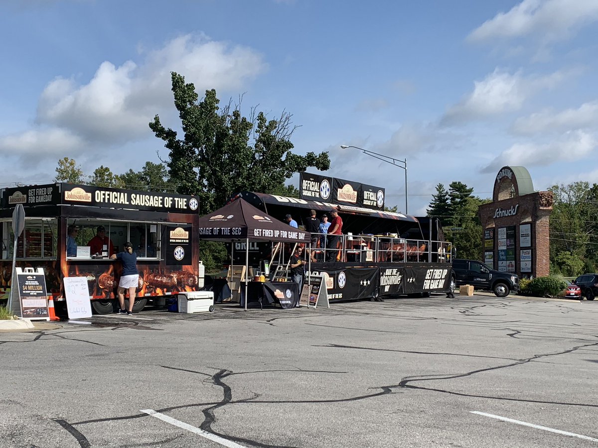 Come see the <a href="/Johnsonville/">Johnsonville</a> #BigTasteGrill at <a href="/SchnuckMarkets/">schnuckmarkets</a> Columbia today...Lunch is just around the corner!!