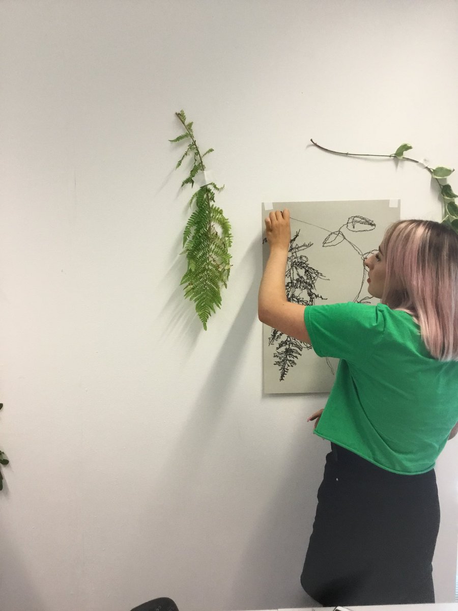 hjbtadf's tweet photo. Good morning with first year Textile Art, Design and Fashion students today. 3 approaches to contour drawing to loosen up https://t.co/12KwNnVzvF