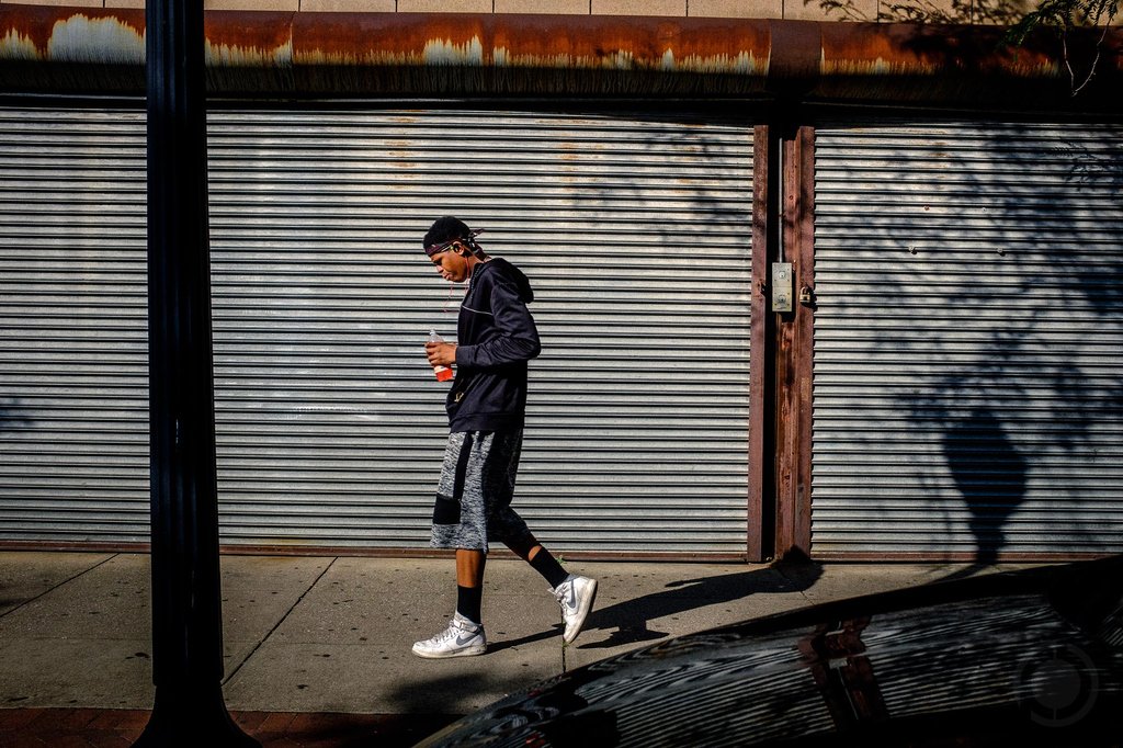 shadowdetails's tweet photo. It was the shadows of the tree limbs on the corrugated tin that first caught my eye.
.
.
.
.
.
.
#youngstown
#ohio
#photojournalism 
#documentary 
#documentaryphotography 
#streetphotography
#streetphoto
#streetart
#streetshot
#AmericaLately 
#HasAnyoneSeenAmericaLately https://t.co/Zu211Uy9z2