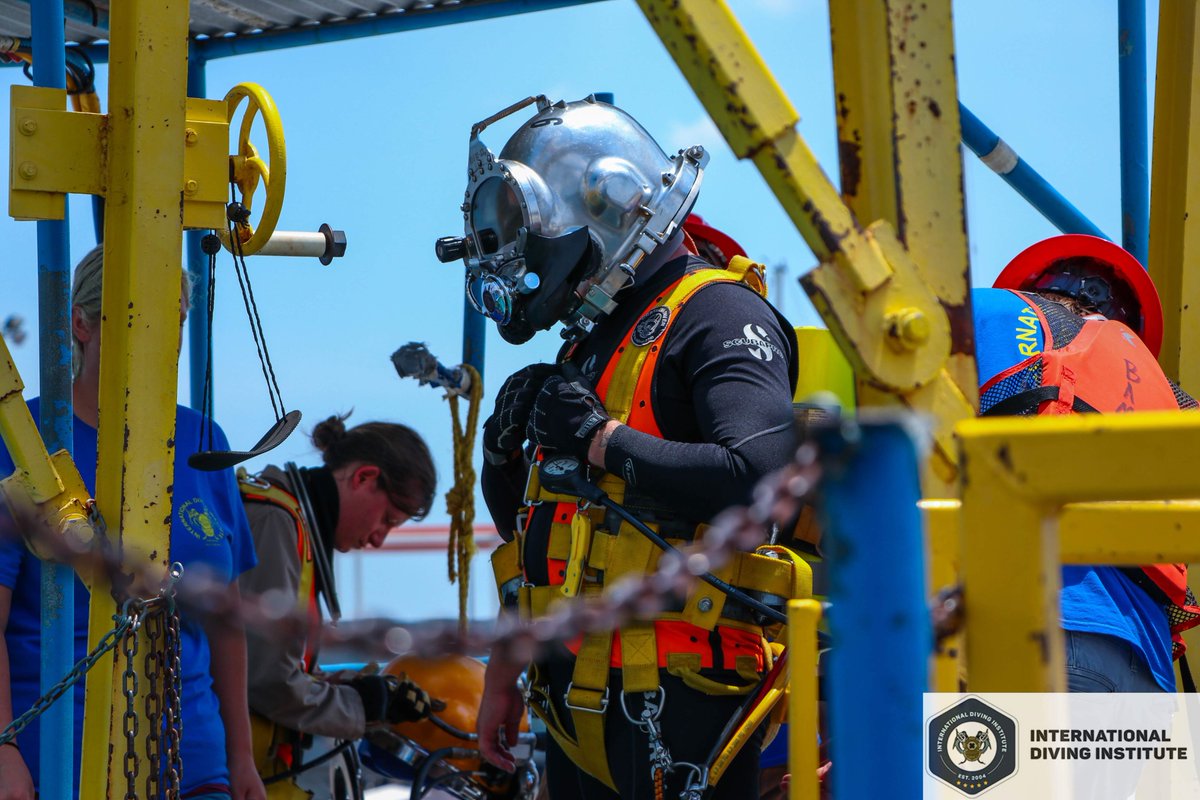 IDIDiver's tweet photo. Let us take your #commercialdiving career around the world. Through us, you can earn your #DCBC diving credentials and become an internationally recognized commercial diver. https://t.co/azC14Ty9iG