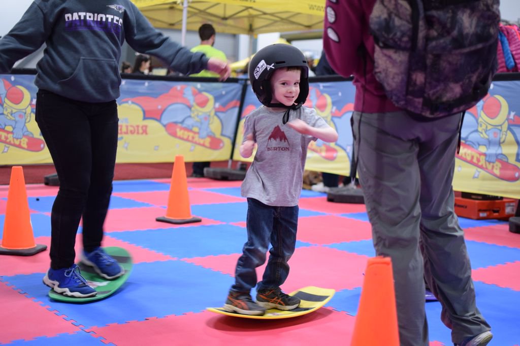 OttawaSkiShow's tweet photo. Returning this year to the #2018OttawaSkiShow is the @burtonriglet park!!!

This was a major highlight last year, and is open to all children to learn snowboarding skills! https://t.co/HN6ugFNFQQ