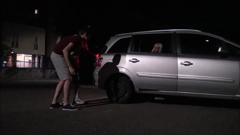 NEW VIDEO !!! CARSEX CON POMPE A GUARDONI !!!  SOFIA BELLUCCI ESIBIZIONISTA SCOPA IN AUTO E POI FA POMPE