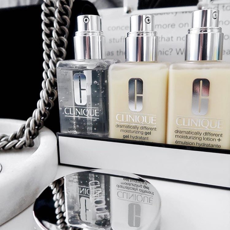 CliniqueTurkiye's tweet photo. Herkes için mutlaka bir tane var! Cilt tipinize uygun mükemmel nemlendiriciniz için son durak! #Clinique #Ddml+ #Ddmg ✨🖤 #cliniqueturkiye #clinique #makeup #makyaj #skincare #ciltbakimi https://t.co/zGI60QlPBw