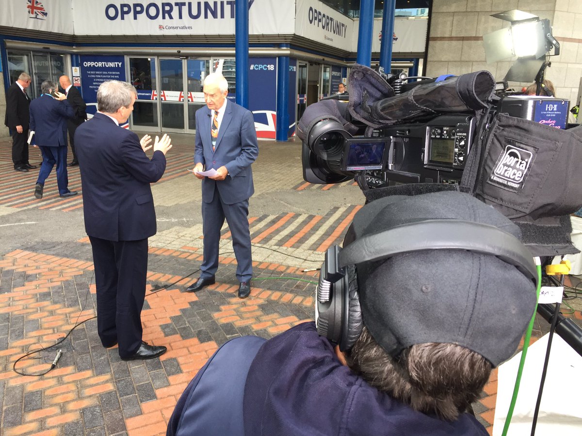 geomr's tweet photo. Jon Snow to Damian Hinds on school funding: “It takes a heck of a lot to get head teachers out protesting” #CPC18 https://t.co/7LBJHBsF81